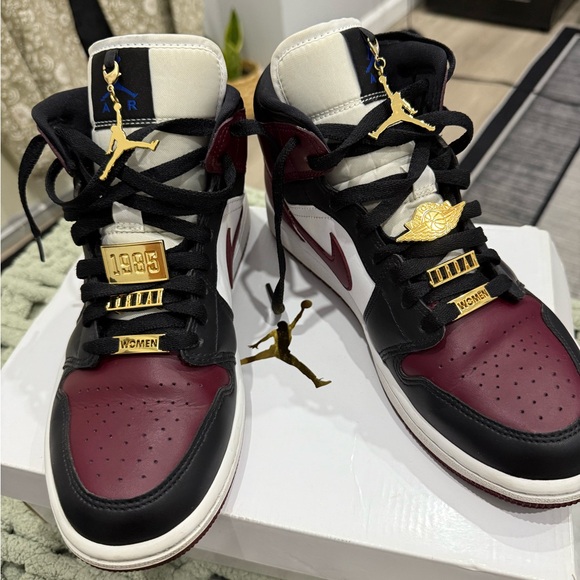 Jordan Shoes - Jordan 1 mid